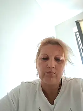 Snapshot of Divineblond chatting on 09-23-25, 12:23 Divineblond online show from 09-23-25, 12:23