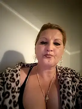 Snapshot of Divineblond chatting on 10-11-25, 09:38 Divineblond online show from 10-11-25, 09:38