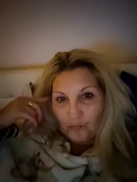 Divineblond online show from 12-17-25, 08:36