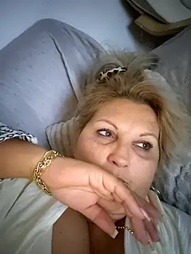 Snapshot of Divineblond chatting on 09-26-25, 05:31 Divineblond online show from 09-26-25, 05:31