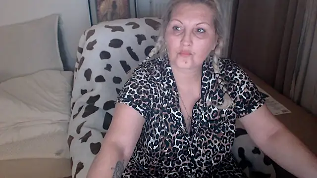 Divineblond online show from 01-14-26, 10:57