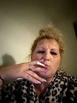 Snapshot of Divineblond chatting on 10-06-25, 07:36 Divineblond online show from 10-06-25, 07:36