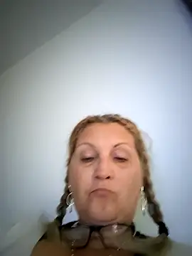 Snapshot of Divineblond chatting on 10-09-25, 02:17 Divineblond online show from 10-09-25, 02:17