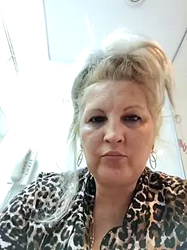 Snapshot of Divineblond chatting on 10-24-25, 10:53 Divineblond online show from 10-24-25, 10:53