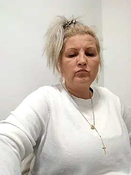 Divineblond online show from 10-29-25, 04:39