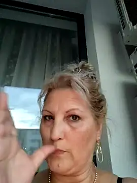 Snapshot of Divineblond chatting on 09-14-25, 04:40 Divineblond online show from 09-14-25, 04:40