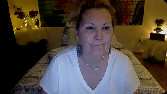 Snapshot of Divineblond chatting on 03-17-25, 06:00 Divineblond online show from 03-17-25, 06:00