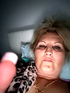 Snapshot of Divineblond chatting on 09-30-25, 07:42 Divineblond online show from 09-30-25, 07:42