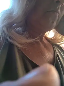 Snapshot of Divineblond chatting on 06-07-26, 05:18 Divineblond online show from 06-07-26, 05:18