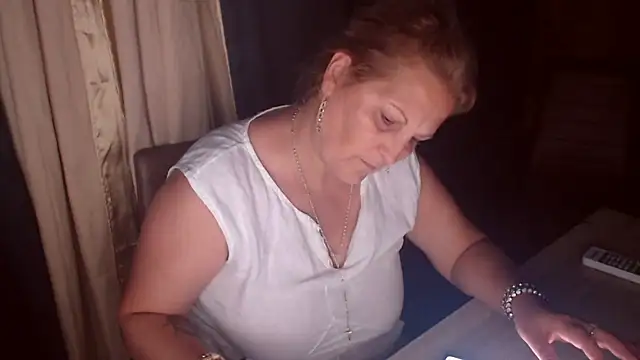 Snapshot of Divineblond chatting on 09-09-25, 09:35 Divineblond online show from 09-09-25, 09:35