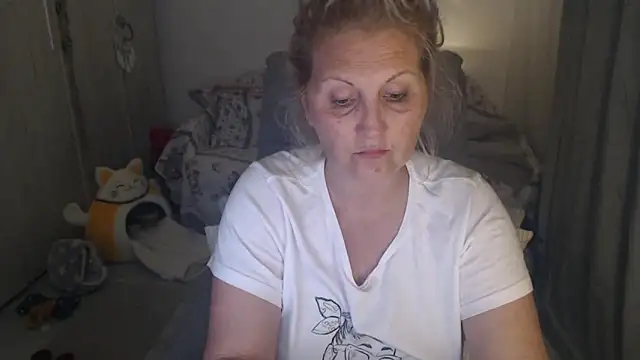 Snapshot of Divineblond chatting on 04-28-26, 07:07 Divineblond online show from 04-28-26, 07:07