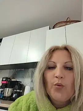 Snapshot of Divineblond chatting on 05-05-26, 07:28 Divineblond online show from 05-05-26, 07:28