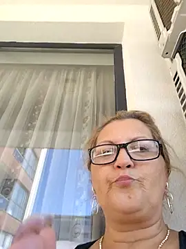 Snapshot of Divineblond chatting on 10-10-25, 09:54 Divineblond online show from 10-10-25, 09:54