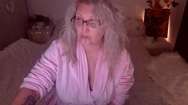 Divineblond online show from 02-22-26, 05:58