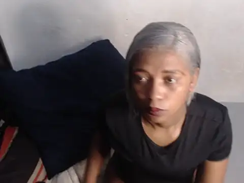 Snapshot of NawtyDiva4u chatting on 06-10-26, 04:03 NawtyDiva4u online show from 06-10-26, 04:03