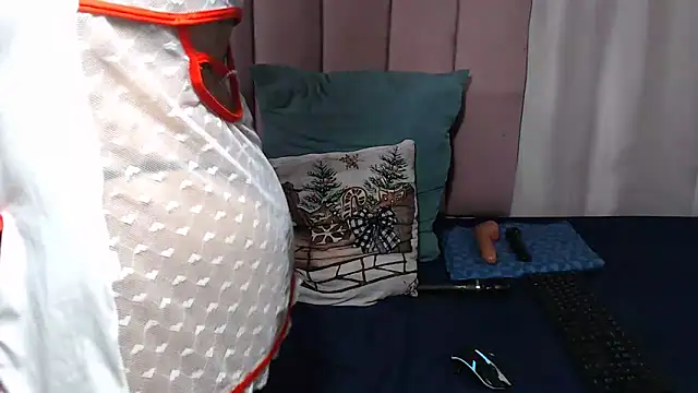 Snapshot of sweet-anne chatting on 05-08-26, 05:11 sweet-anne online show from 05-08-26, 05:11