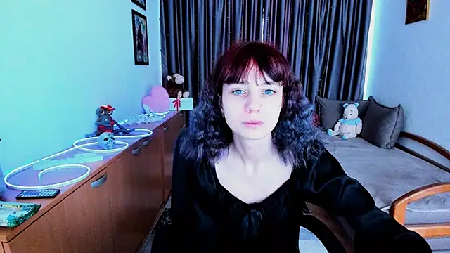 Snapshot of MiniLysii chatting on 06-11-26, 06:10 MiniLysii online show from 06-11-26, 06:10