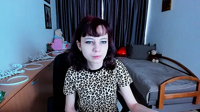 Snapshot of MiniLysii chatting on 05-09-26, 05:44 MiniLysii online show from 05-09-26, 05:44