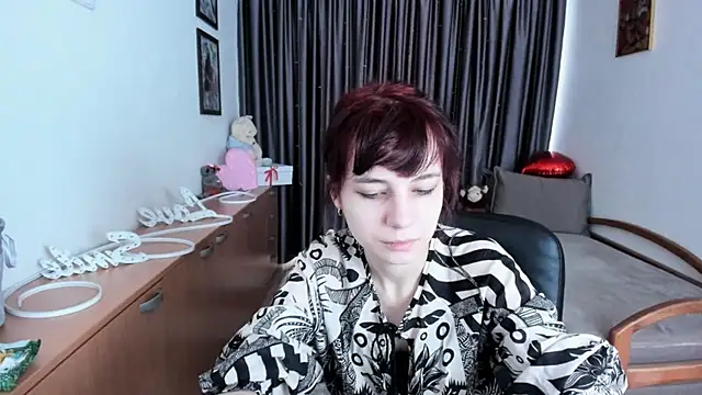 Snapshot of MiniLysii chatting on 05-17-26, 05:40 MiniLysii online show from 05-17-26, 05:40