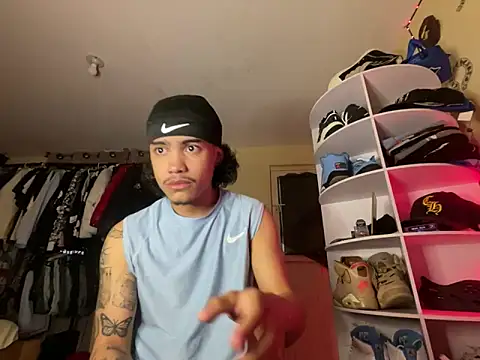 Mateo19cm  online show from 04-22-26, 04:36