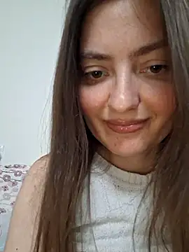 Snapshot of Alba2331 chatting on 05-15-26, 11:41 Alba2331 online show from 05-15-26, 11:41
