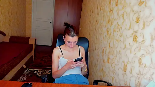 Snapshot of MilaShka29 chatting on 06-19-26, 10:21 MilaShka29 online show from 06-19-26, 10:21