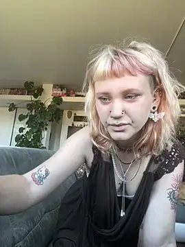 Darkutie online show from 04-23-26, 07:26