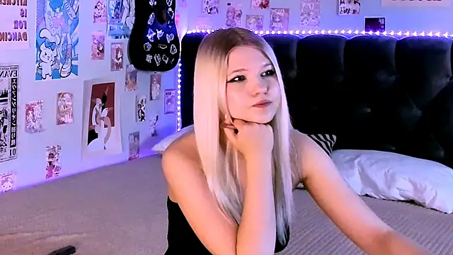 Snapshot of LunariaFox chatting on 05-14-26, 02:58 LunariaFox online show from 05-14-26, 02:58