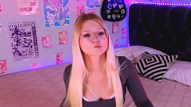 LunariaFox online show from 07-25-26, 02:56