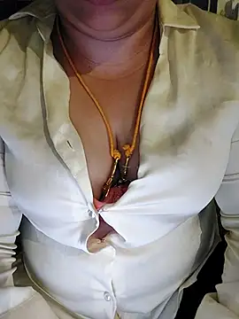 Snapshot of Call_Honey chatting on 06-25-26, 06:13 Call Honey online show from 06-25-26, 06:13