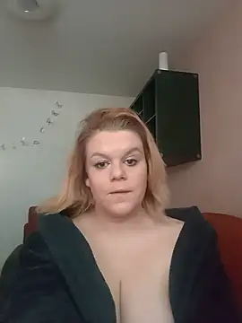 Snapshot of Maryquenn chatting on 05-20-26, 08:00 Maryquenn online show from 05-20-26, 08:00