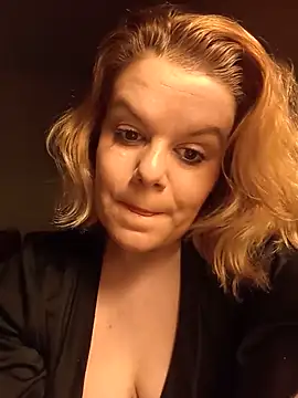 Snapshot of Maryquenn chatting on 05-16-26, 06:18 Maryquenn online show from 05-16-26, 06:18