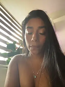 Snapshot of SaryJonex chatting on 05-13-26, 02:46 SaryJonex online show from 05-13-26, 02:46