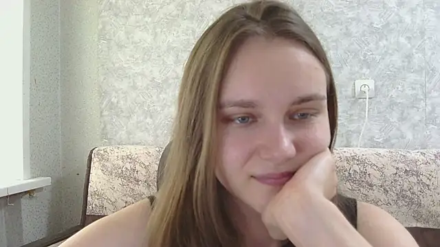 Snapshot of DolcezzaCream chatting on 06-15-26, 12:05 DolcezzaCream online show from 06-15-26, 12:05