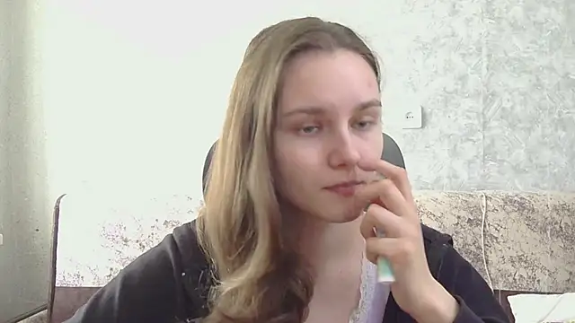 Snapshot of DolcezzaCream chatting on 06-03-26, 11:55 DolcezzaCream online show from 06-03-26, 11:55