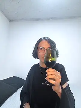 LONDON ROSE online show from 04-28-26, 10:25