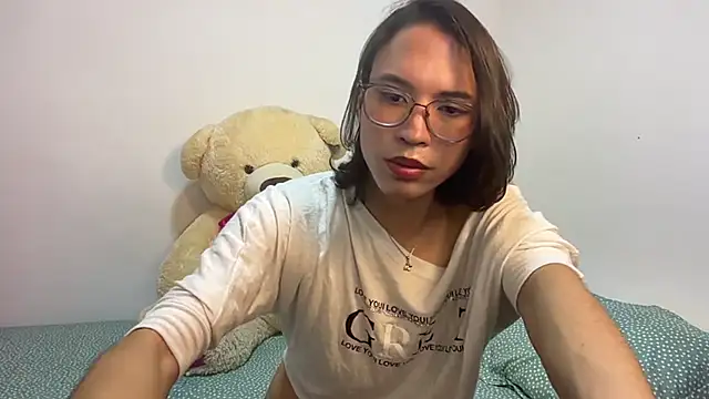 LONDON ROSE online show from 06-26-26, 09:20