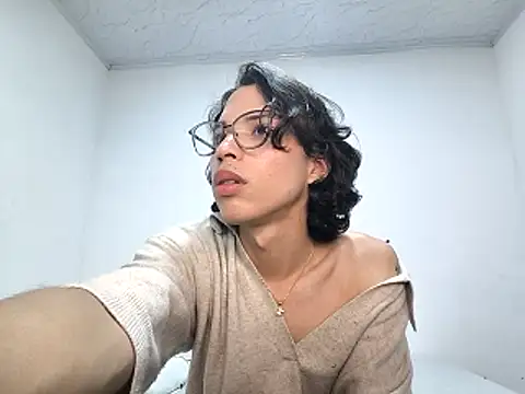 Snapshot of LONDON_ROSE chatting on 05-12-26, 09:54 LONDON ROSE online show from 05-12-26, 09:54