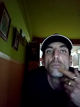 Snapshot of Reinventando_el_porno chatting on 04-23-26, 02:51 Reinventando el porno online show from 04-23-26, 02:51