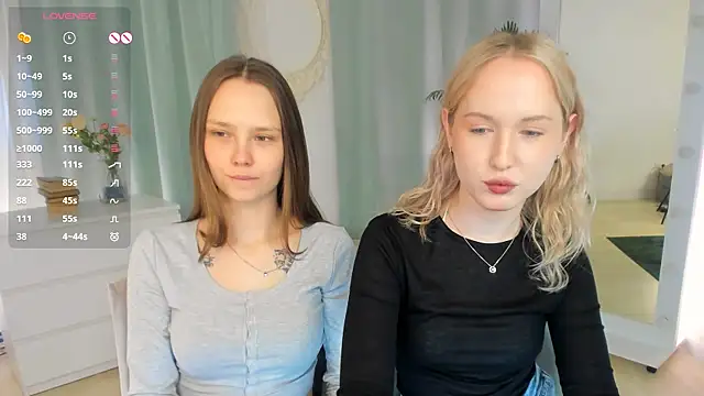 Snapshot of lisaluve chatting on 06-18-26, 04:23 lisaluve online show from 06-18-26, 04:23