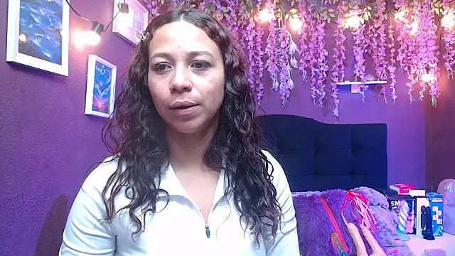 Snapshot of monik299 chatting on 05-25-26, 01:21 monik299 online show from 05-25-26, 01:21