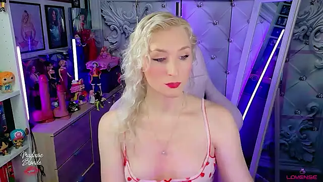 Snapshot of Madame_Blonde chatting on 07-11-26, 05:19 Madame Blonde online show from 07-11-26, 05:19