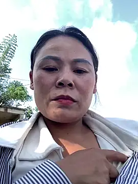 Snapshot of Helen-baby chatting on 05-05-26, 01:19 Helen-baby online show from 05-05-26, 01:19
