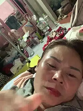 Snapshot of Helen-baby chatting on 05-16-26, 02:05 Helen-baby online show from 05-16-26, 02:05