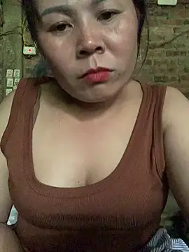 Snapshot of Helen-baby chatting on 05-13-26, 03:02 Helen-baby online show from 05-13-26, 03:02