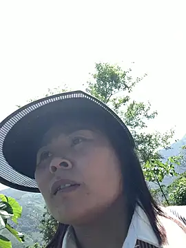 Snapshot of Helen-baby chatting on 05-14-26, 02:41 Helen-baby online show from 05-14-26, 02:41