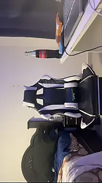 AleJmnz03 online show from 04-24-26, 04:25