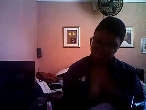 Snapshot of Hotboobs27 chatting on 06-14-26, 07:53 Hotboobs27 online show from 06-14-26, 07:53