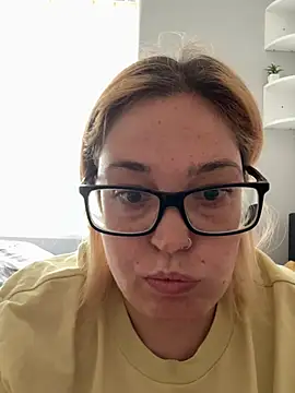 Snapshot of SecretRavenXO chatting on 05-29-26, 12:11 SecretRavenXO online show from 05-29-26, 12:11