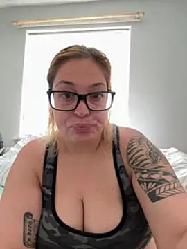 Snapshot of SecretRavenXO chatting on 05-24-26, 01:00 SecretRavenXO online show from 05-24-26, 01:00